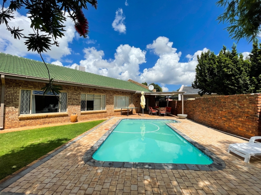 4 Bedroom Property for Sale in Hillcrest Northern Cape
